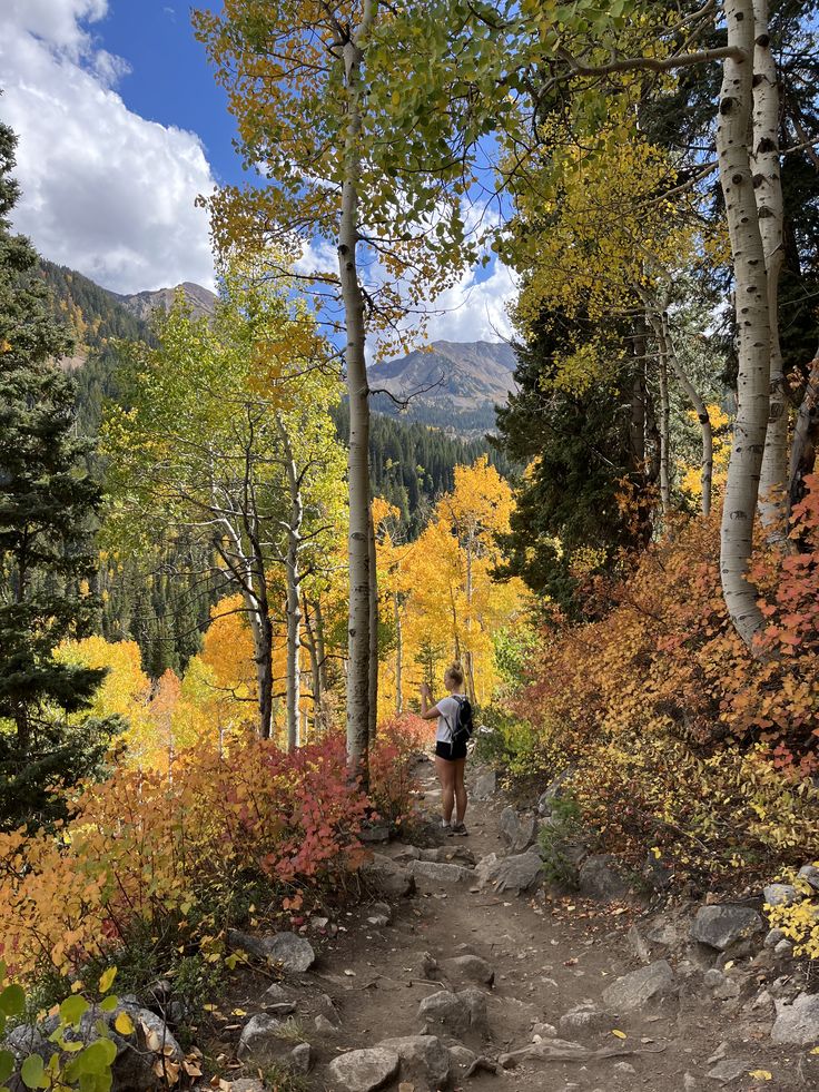 Hydration Tips for Fall Hiking